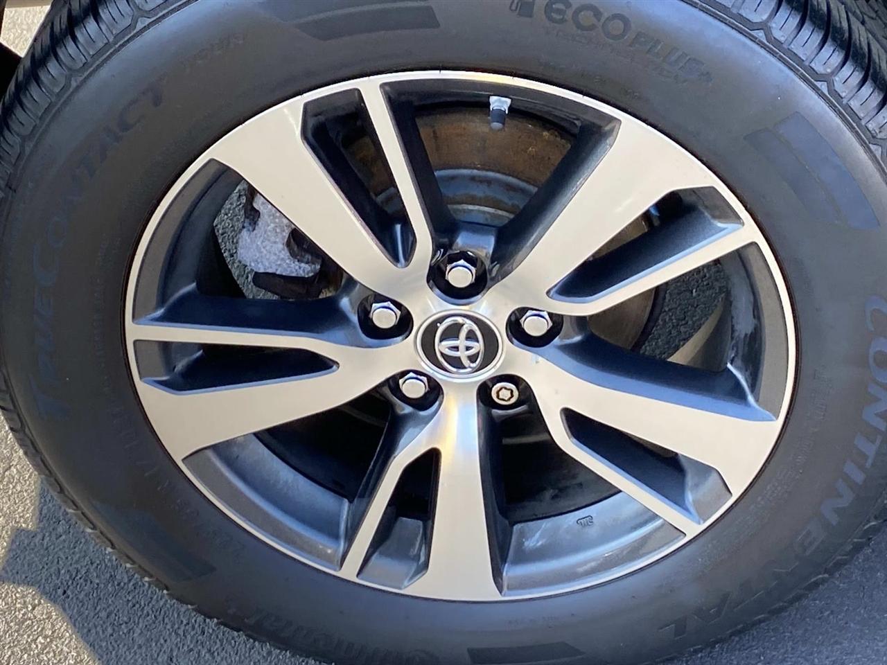 Toyota RAV4 XLE AWD (Natl) 2018