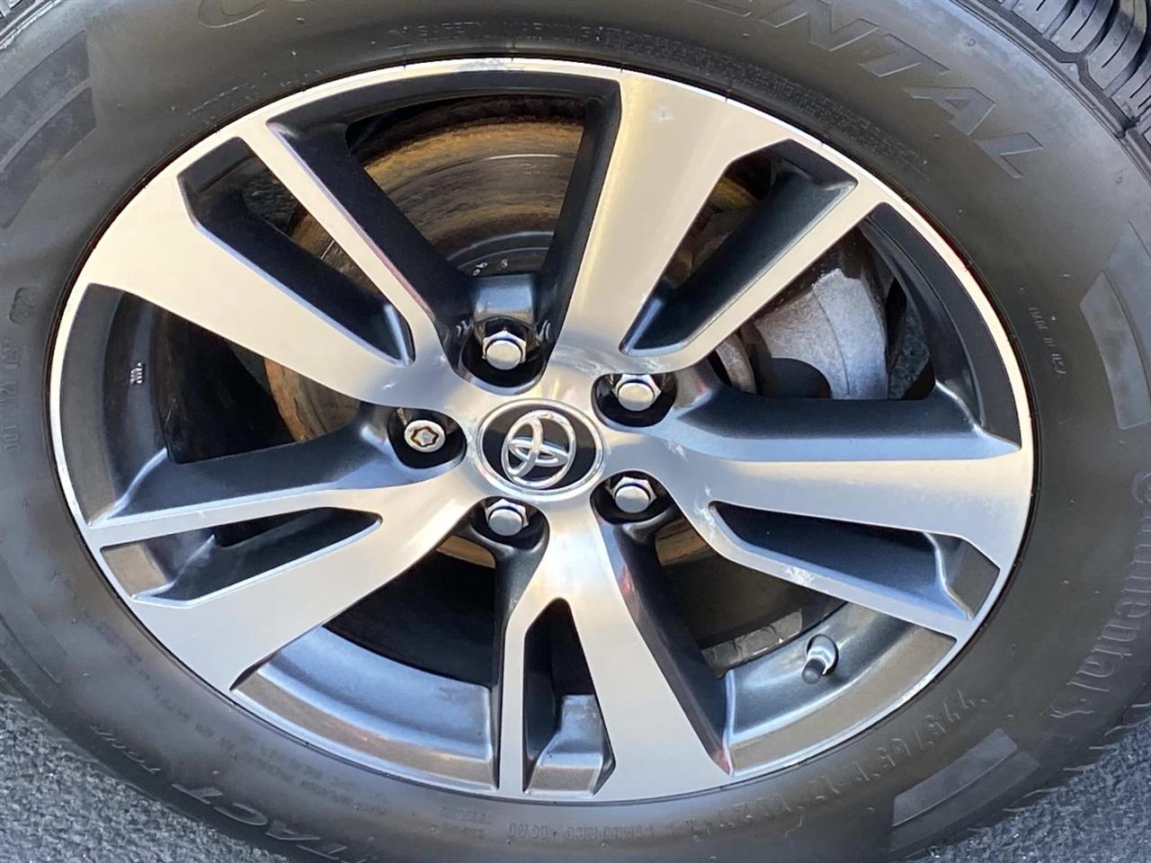 Toyota RAV4 XLE AWD (Natl) 2018