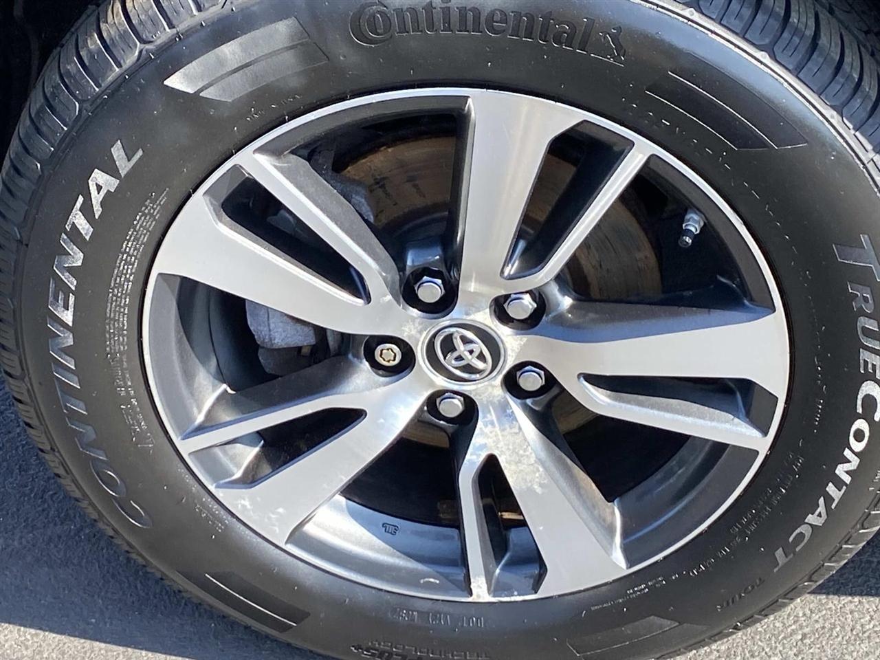 Toyota RAV4 XLE AWD (Natl) 2018