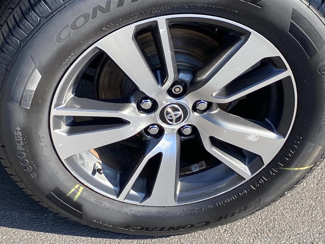 Toyota RAV4 XLE AWD (Natl) 2018