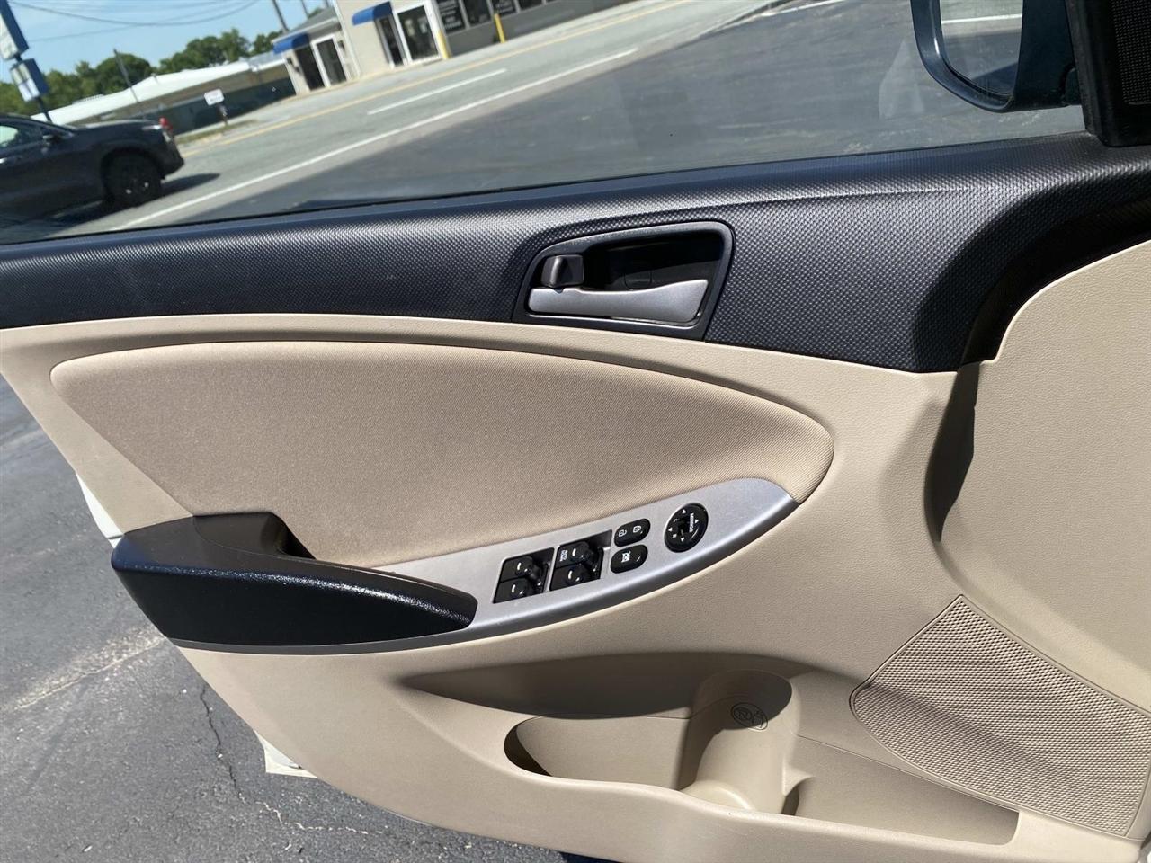 Hyundai Accent  2015