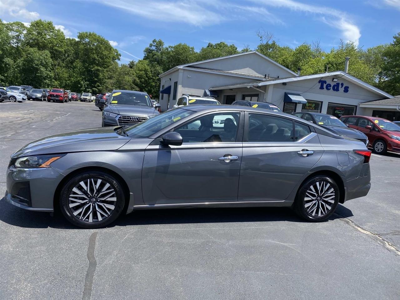 Nissan Altima  2024