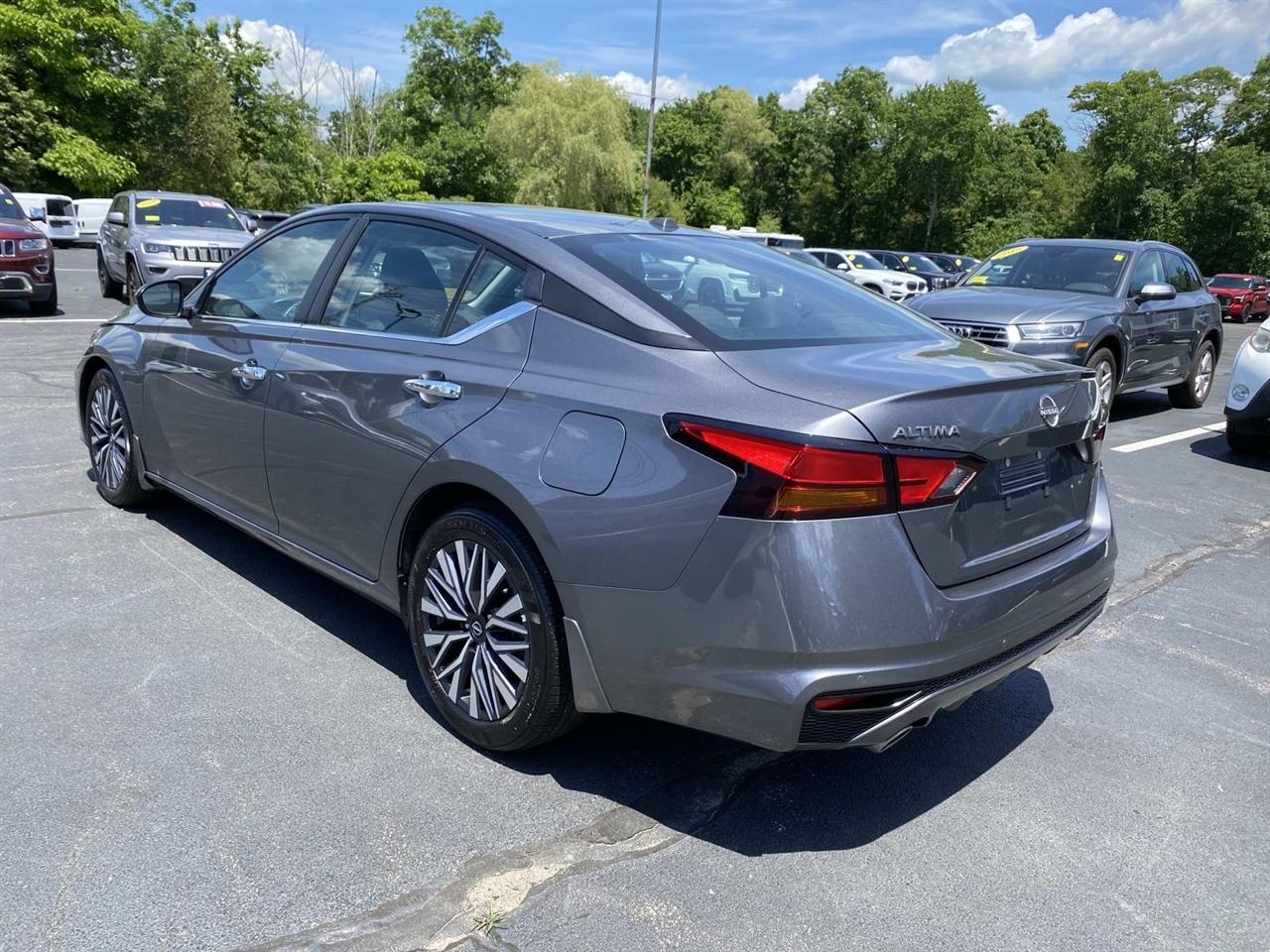 Nissan Altima  2024