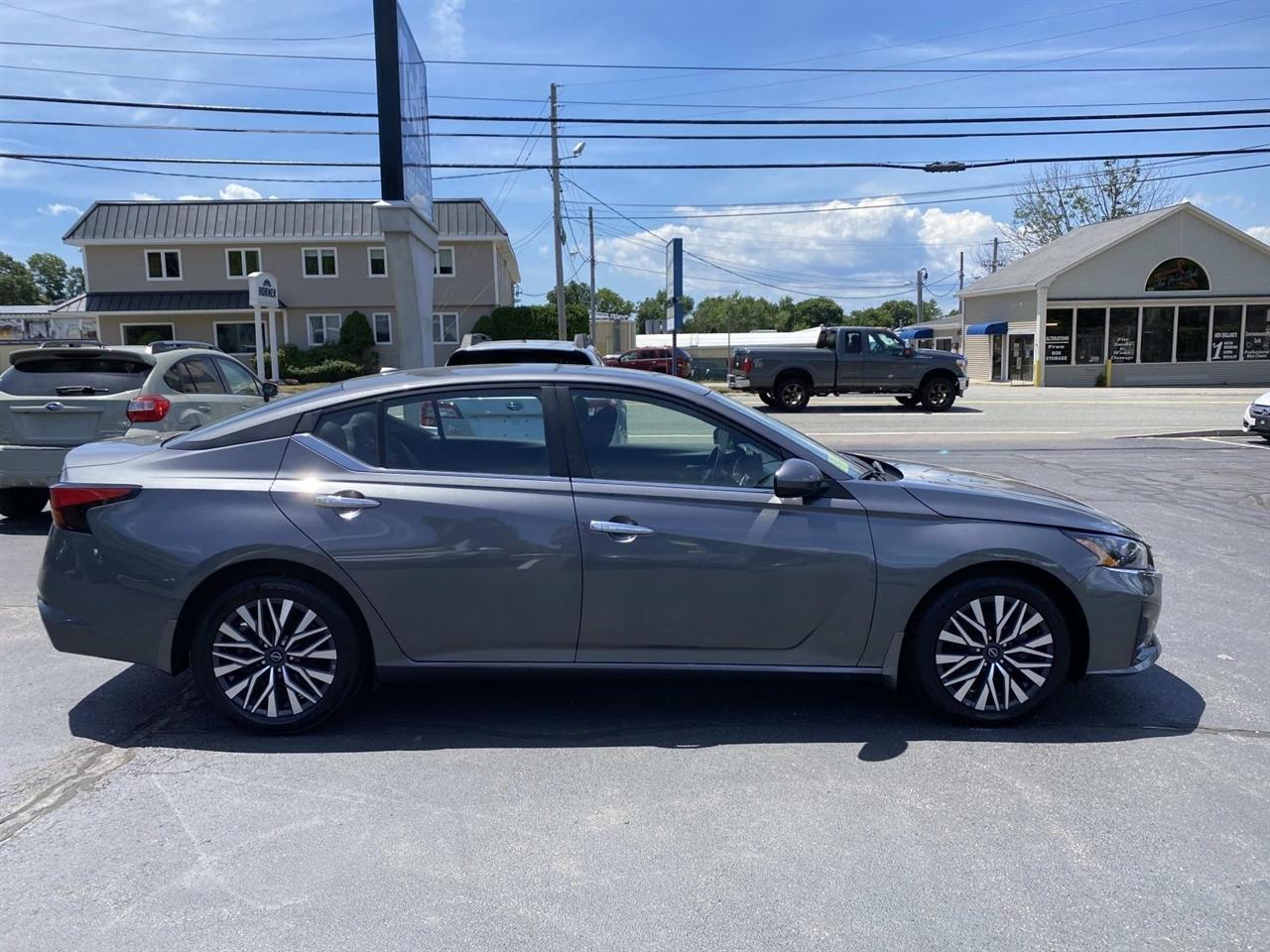 Nissan Altima  2024