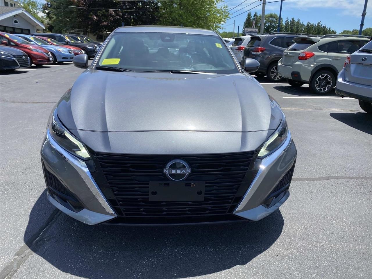 Nissan Altima  2024