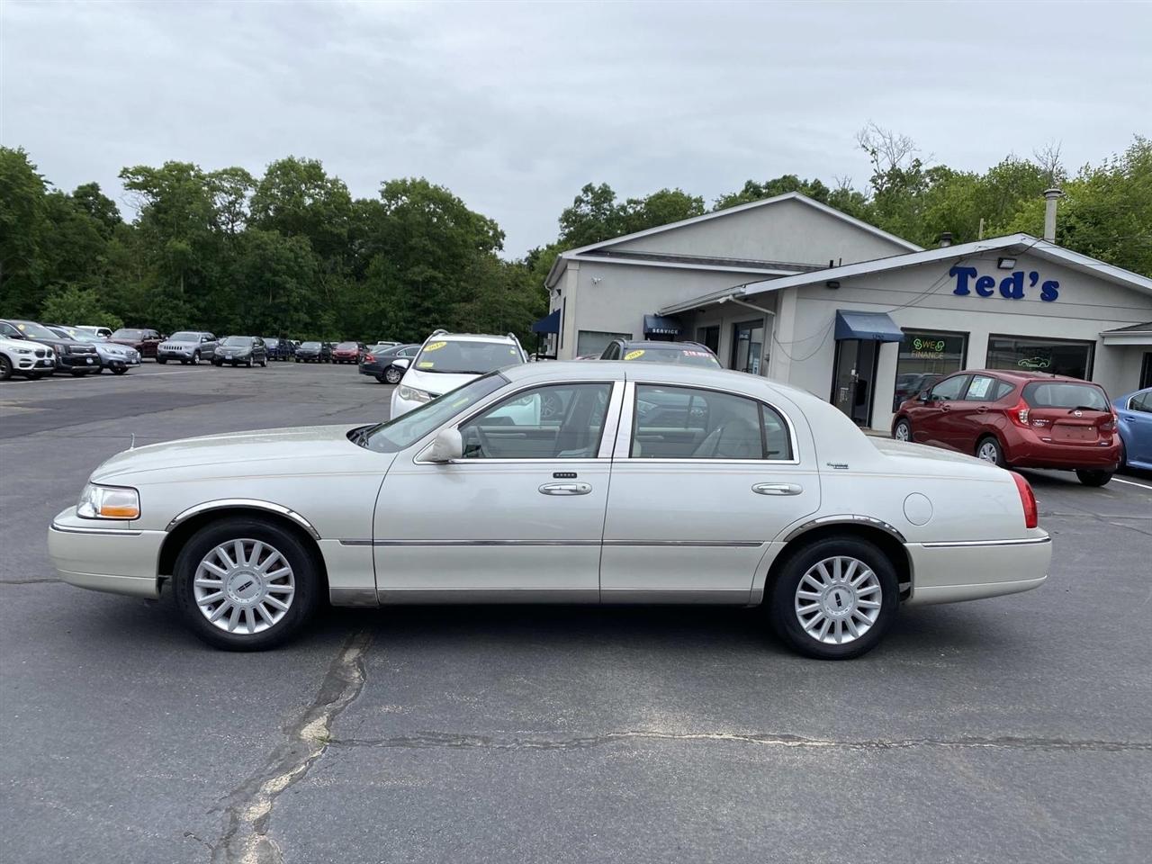 Lincoln Town Car  2005
