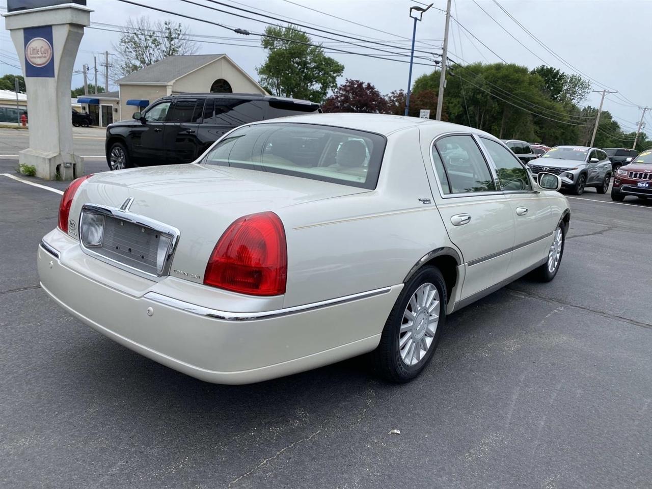 Lincoln Town Car  2005