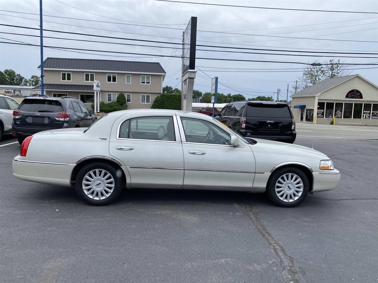 Lincoln Town Car  2005