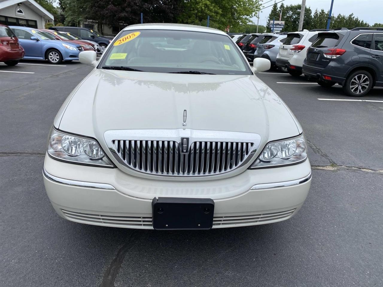 Lincoln Town Car  2005