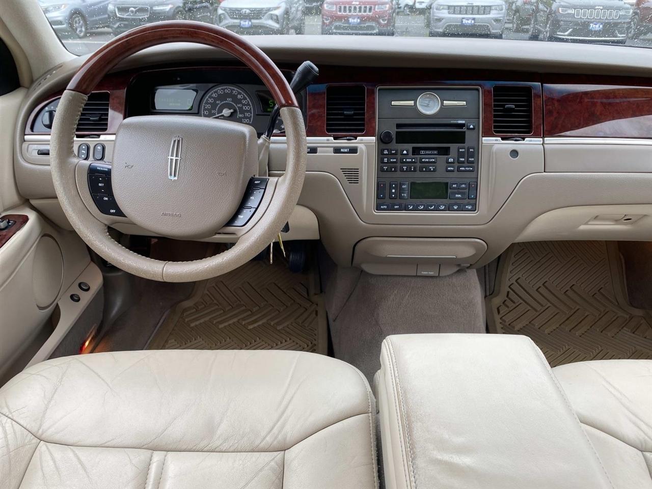 Lincoln Town Car  2005