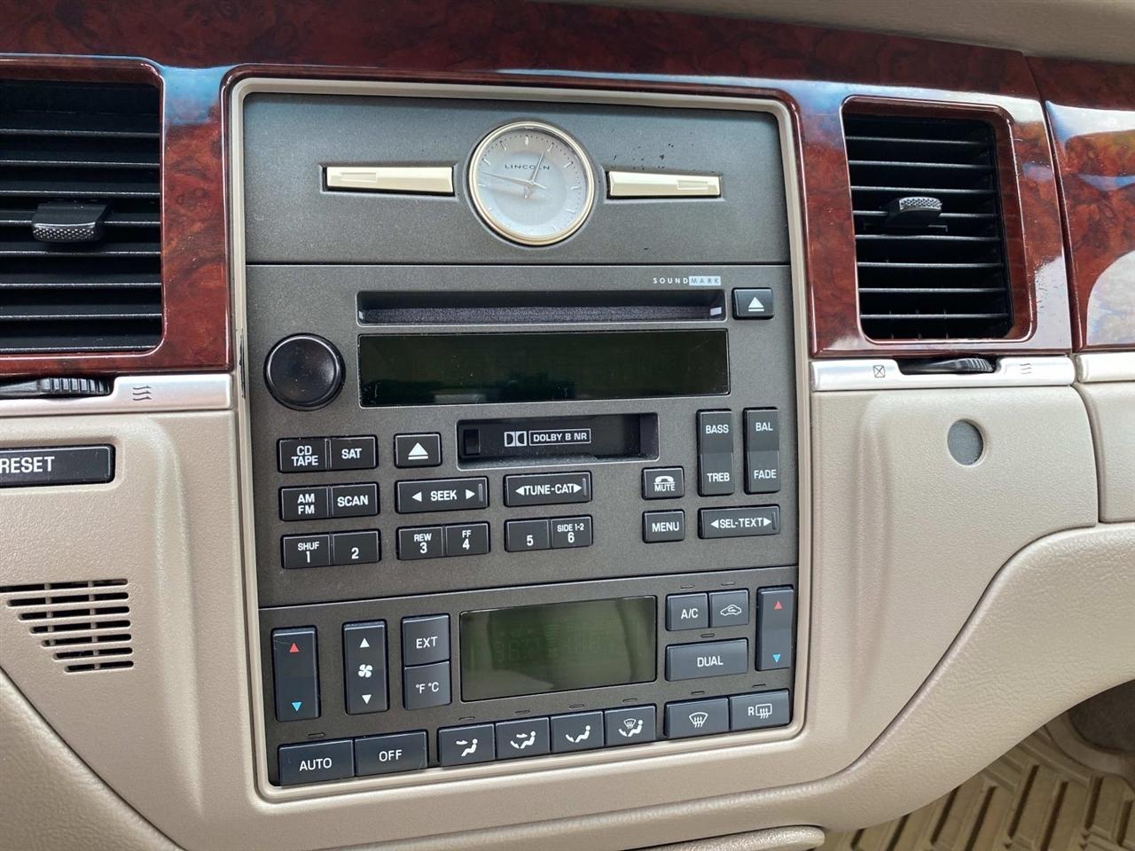Lincoln Town Car  2005