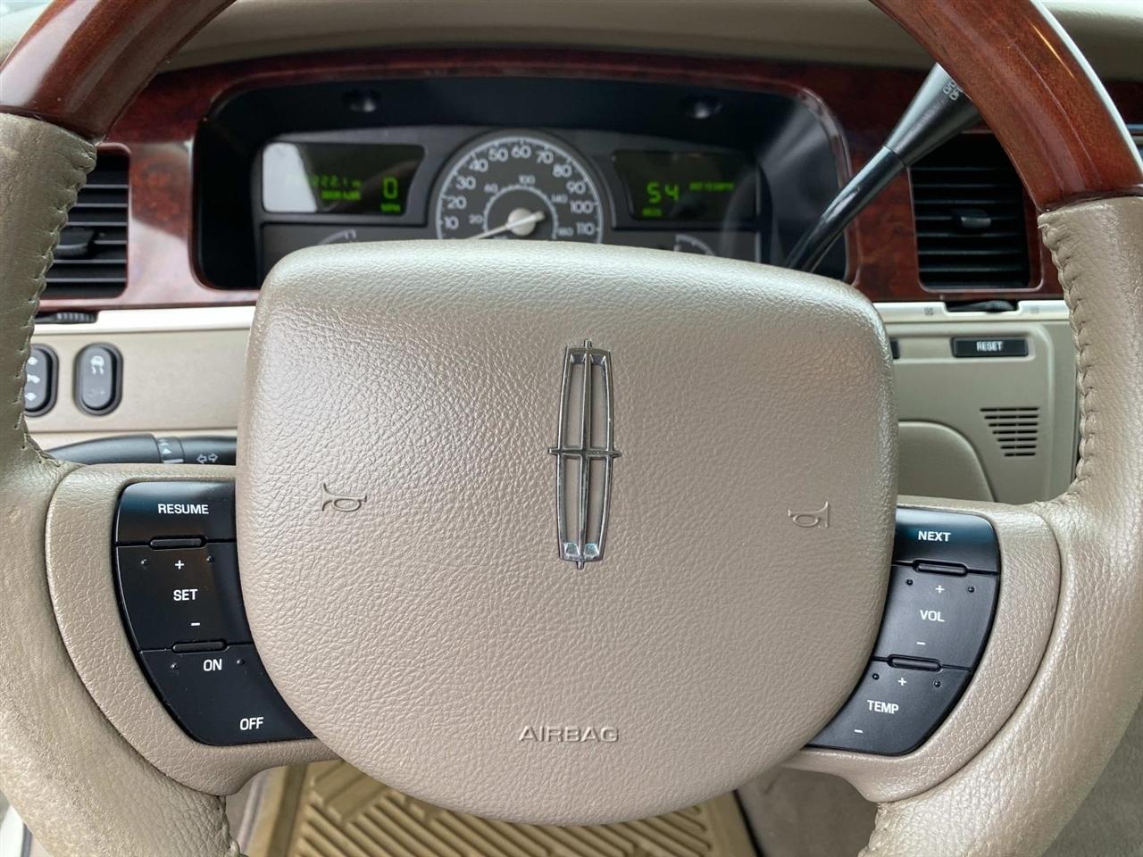 Lincoln Town Car  2005