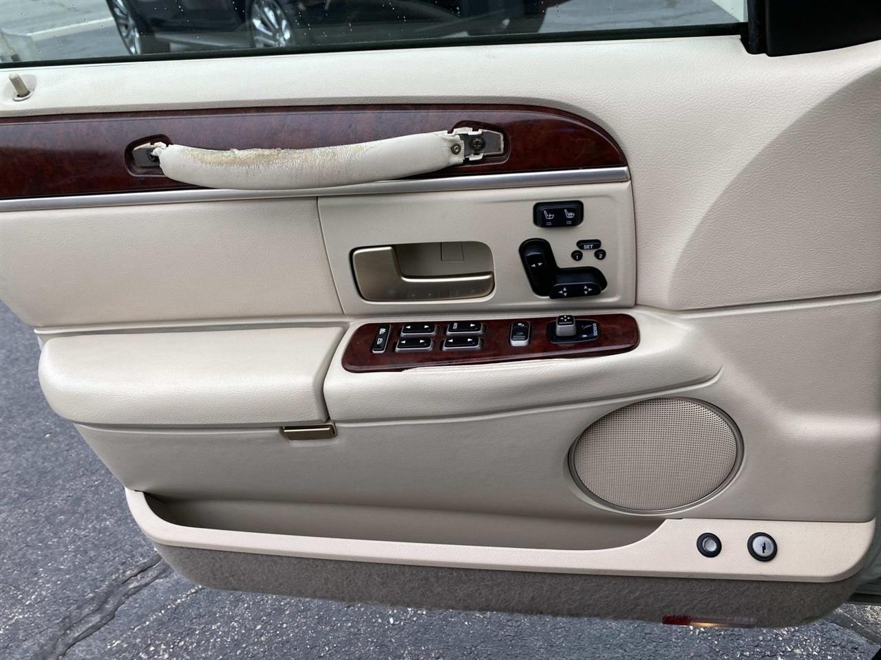 Lincoln Town Car  2005