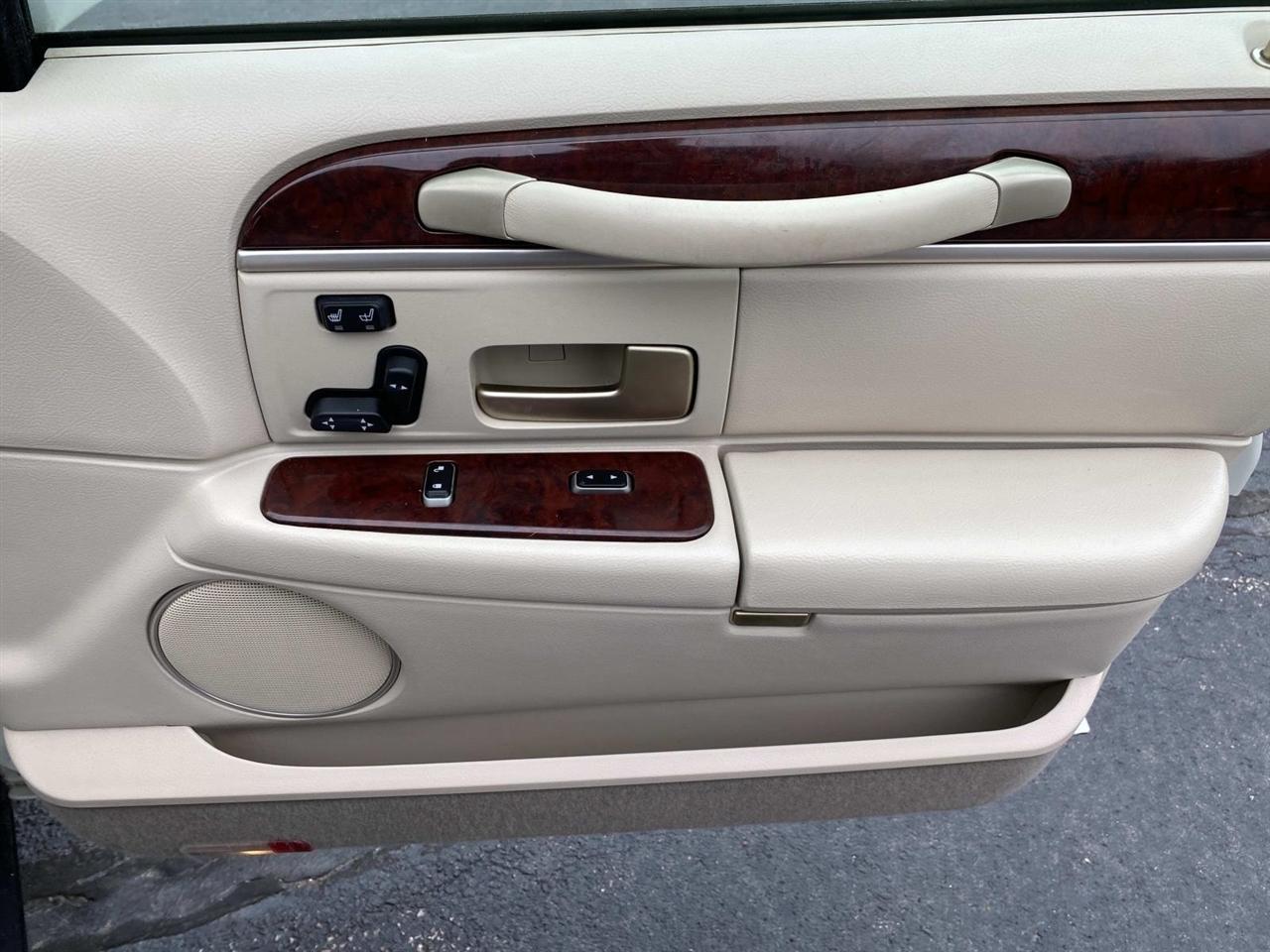 Lincoln Town Car  2005