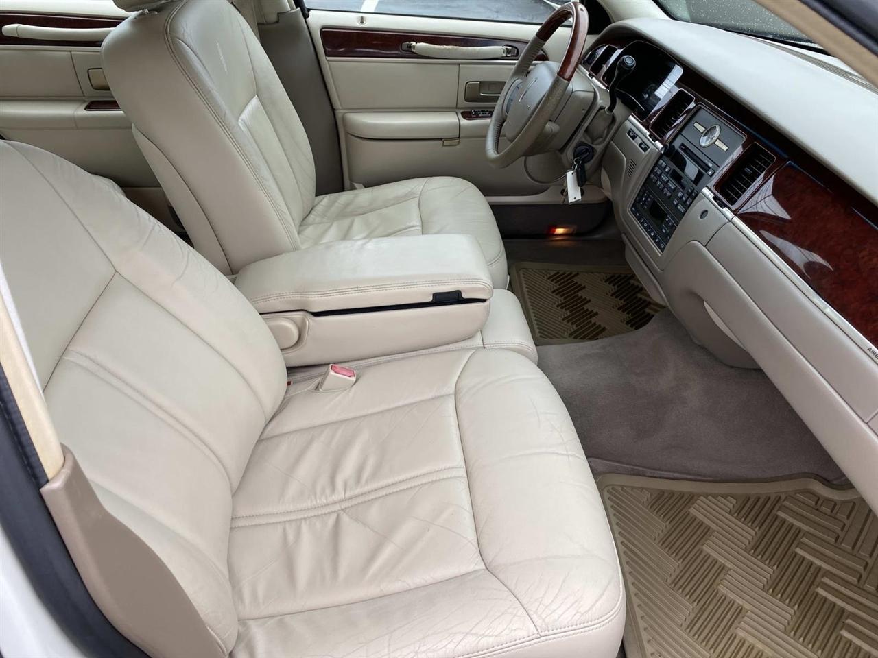Lincoln Town Car  2005
