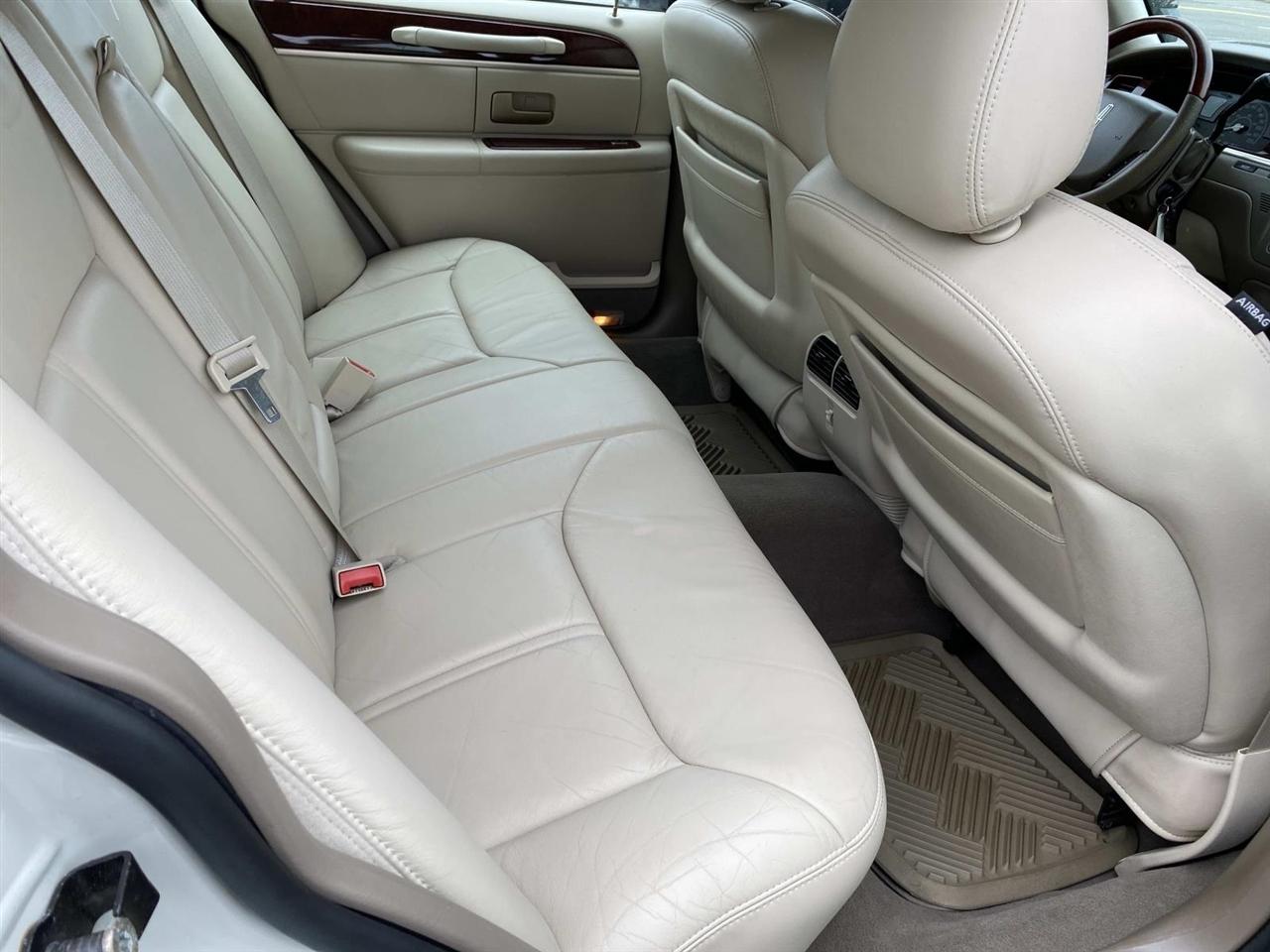 Lincoln Town Car  2005