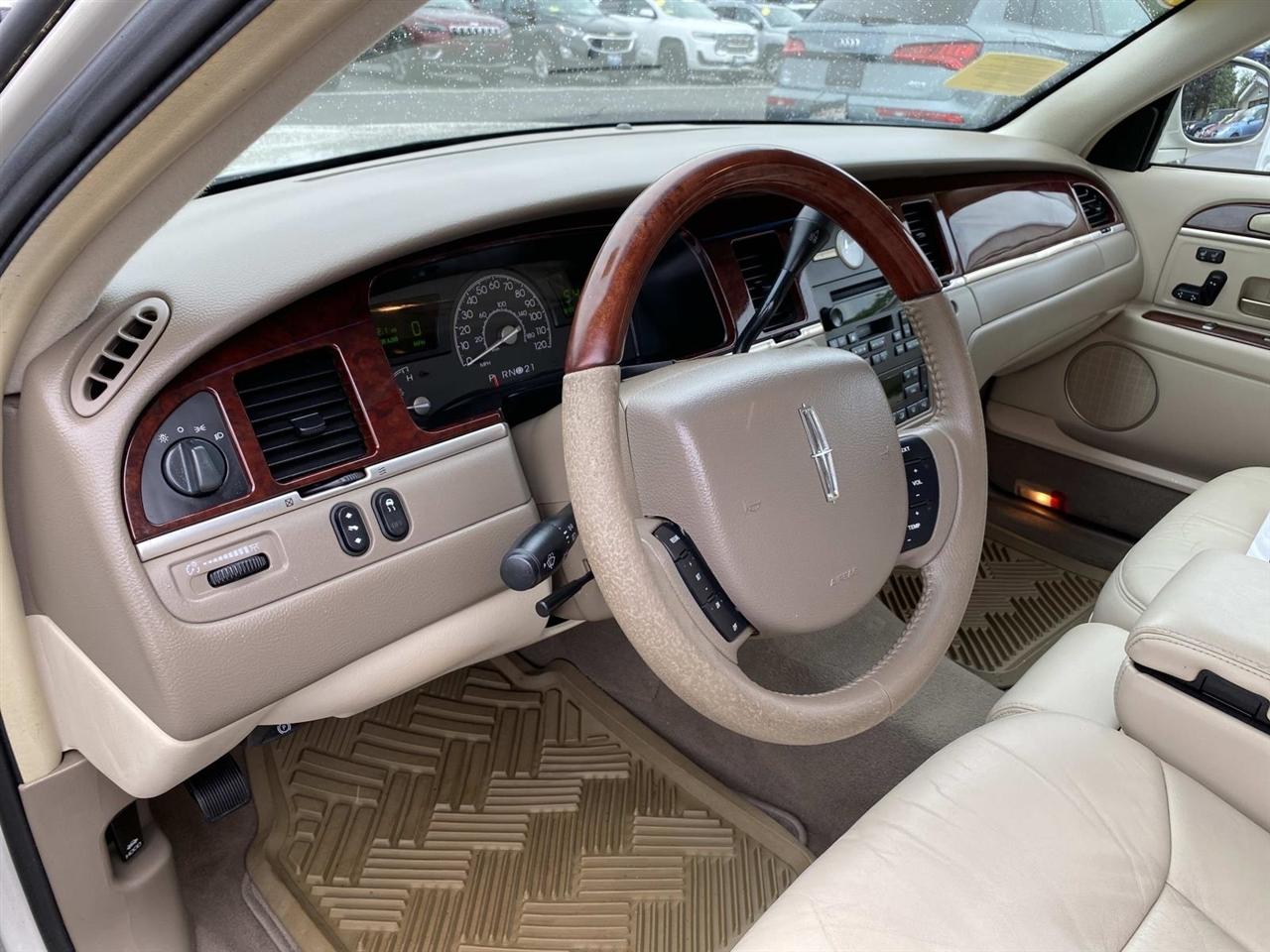 Lincoln Town Car  2005