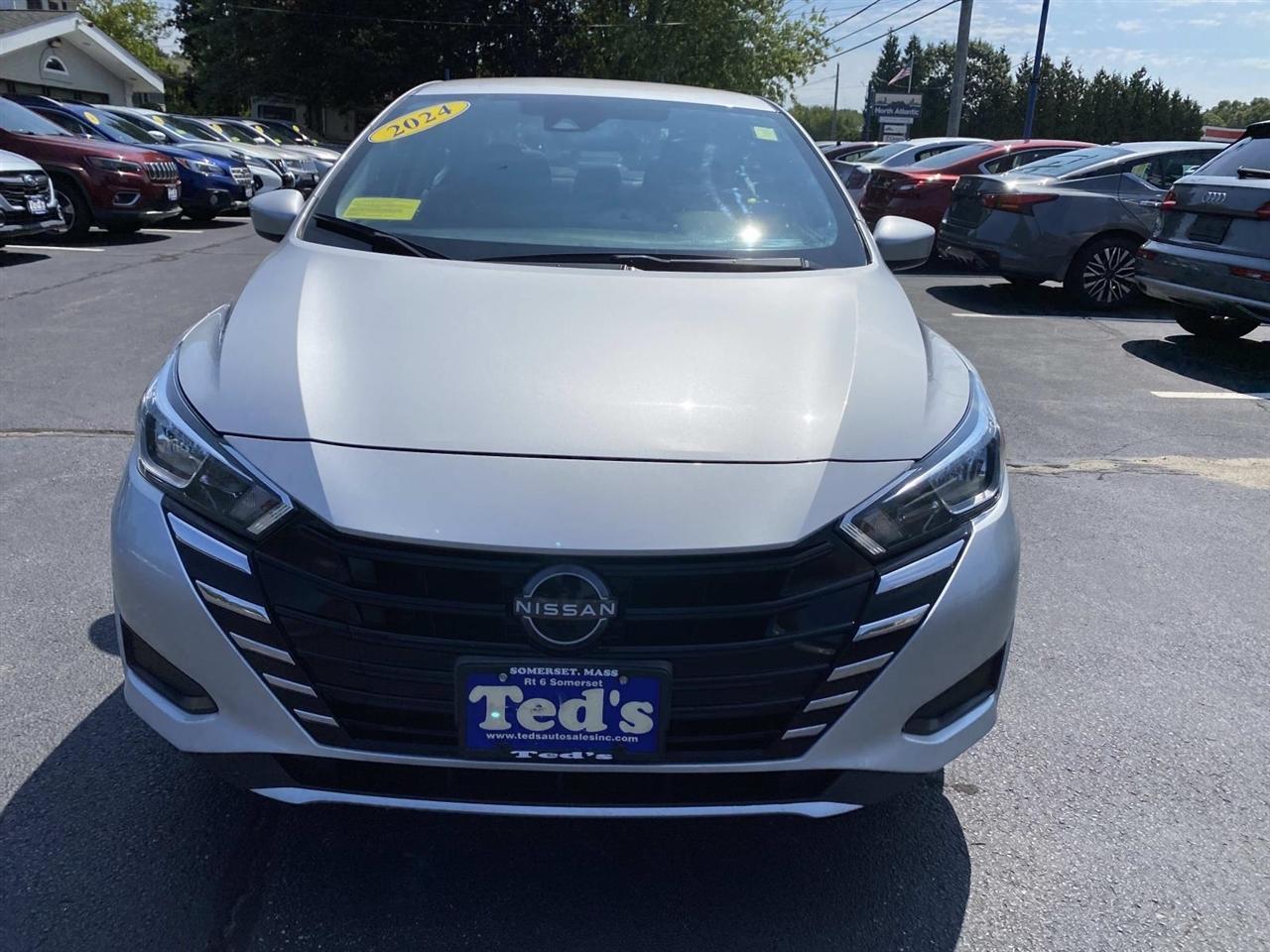 Nissan Versa  2024