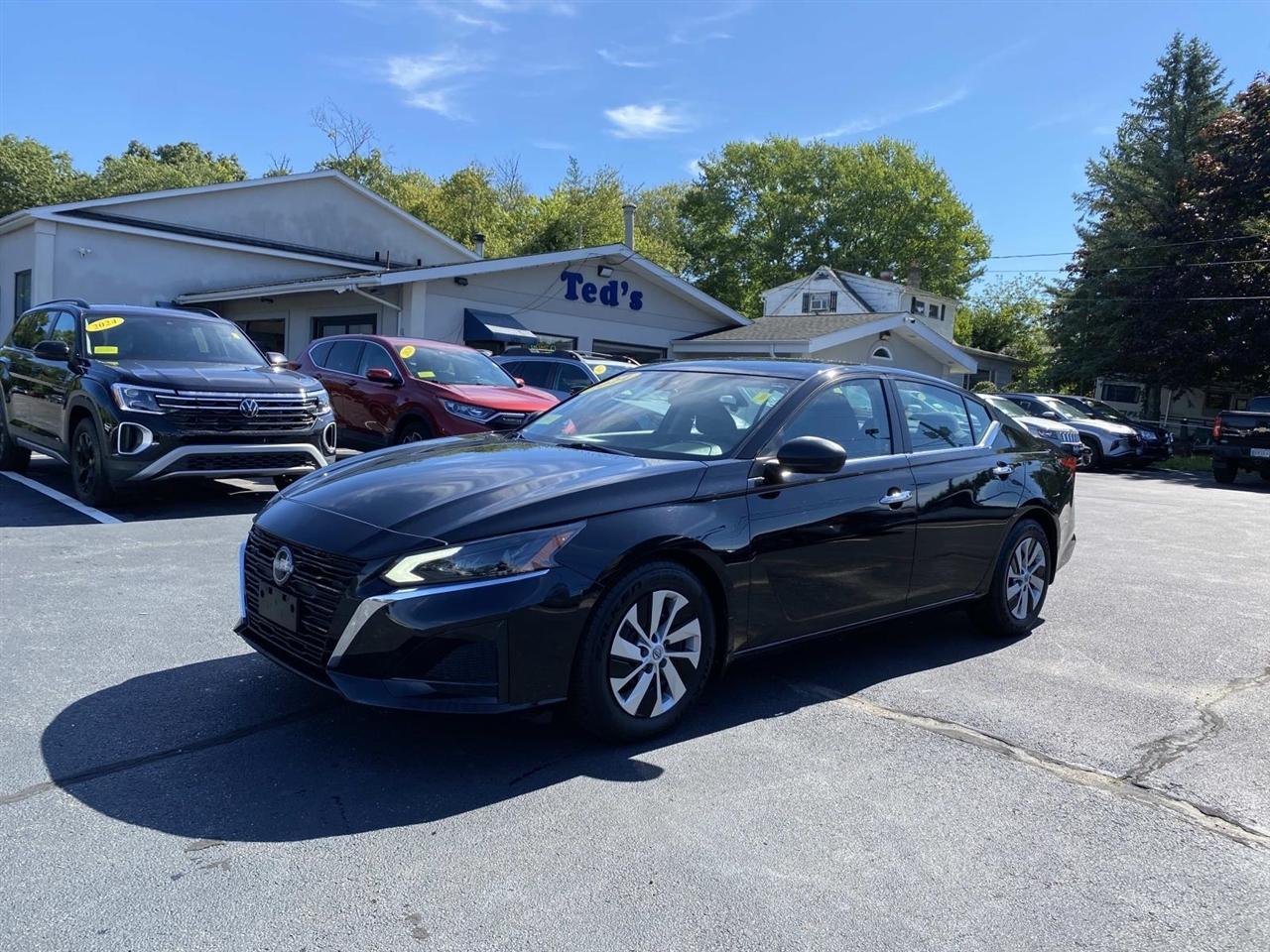 Nissan Altima  2024