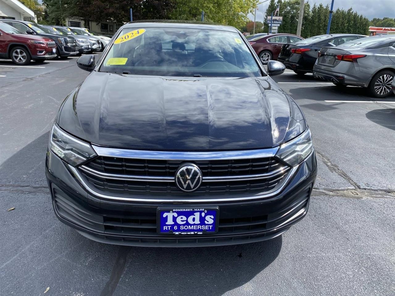 Volkswagen Jetta SE Auto 2024