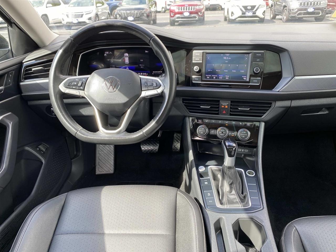 Volkswagen Jetta SE Auto 2024