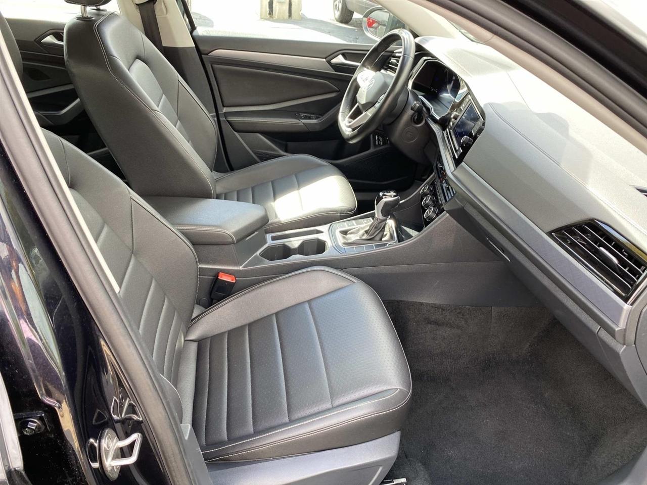 Volkswagen Jetta SE Auto 2024