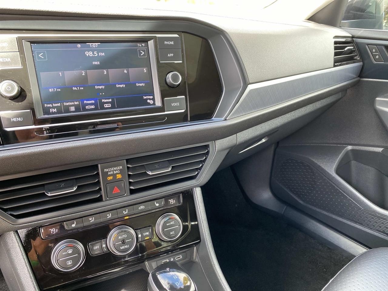 Volkswagen Jetta SE Auto 2024