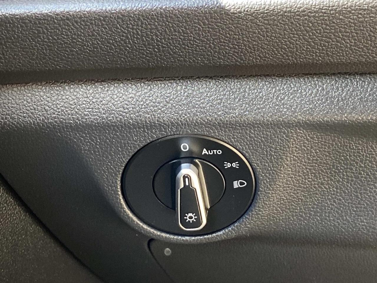 Volkswagen Jetta SE Auto 2024