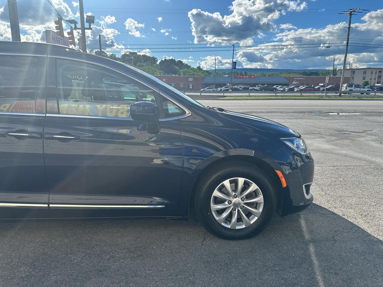 Chrysler Pacifica Touring-L FWD 2017