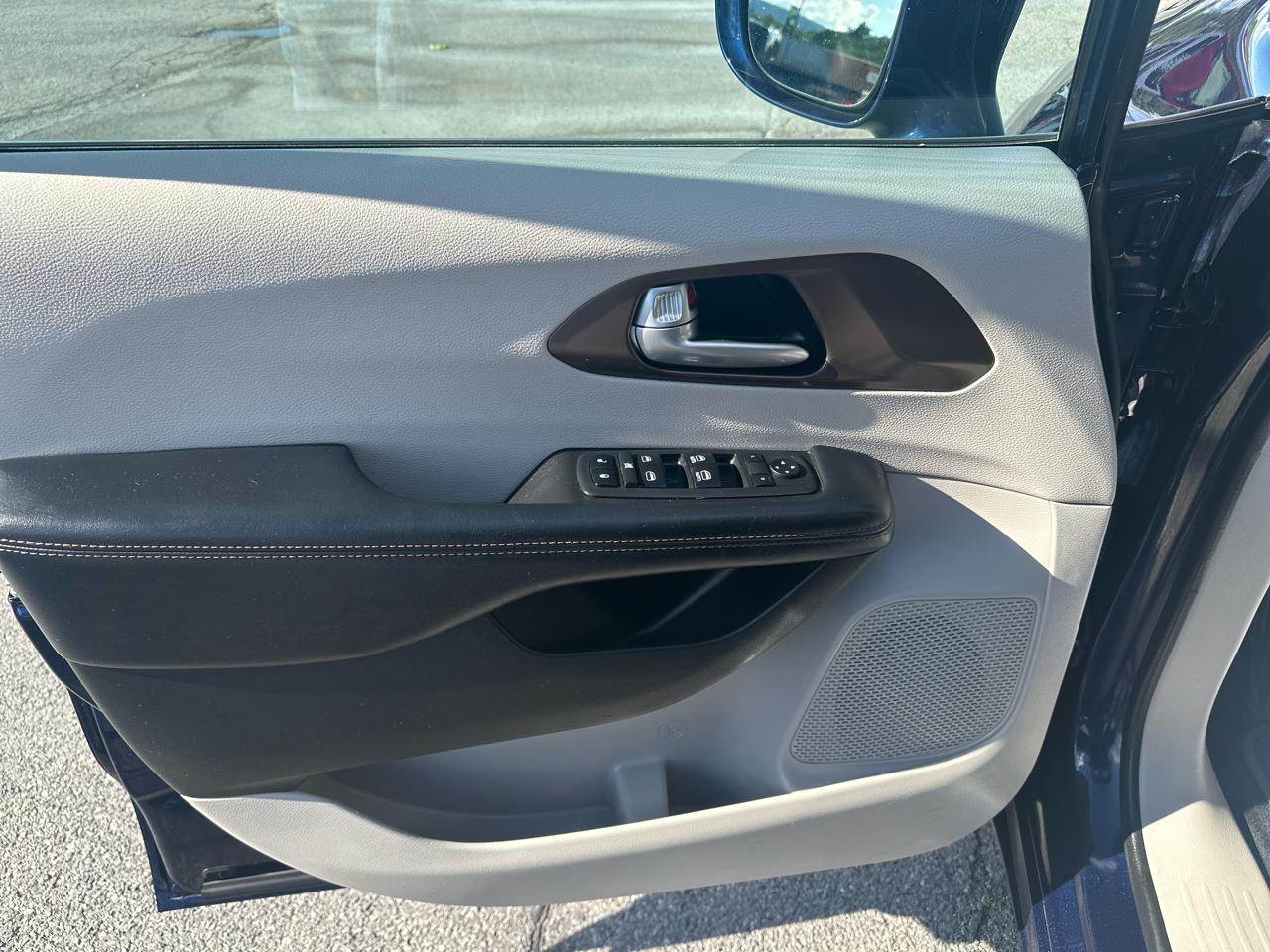 Chrysler Pacifica Touring-L FWD 2017