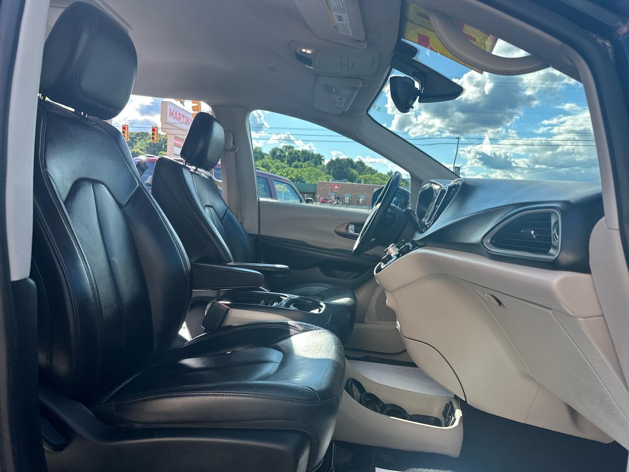 Chrysler Pacifica Touring-L FWD 2017