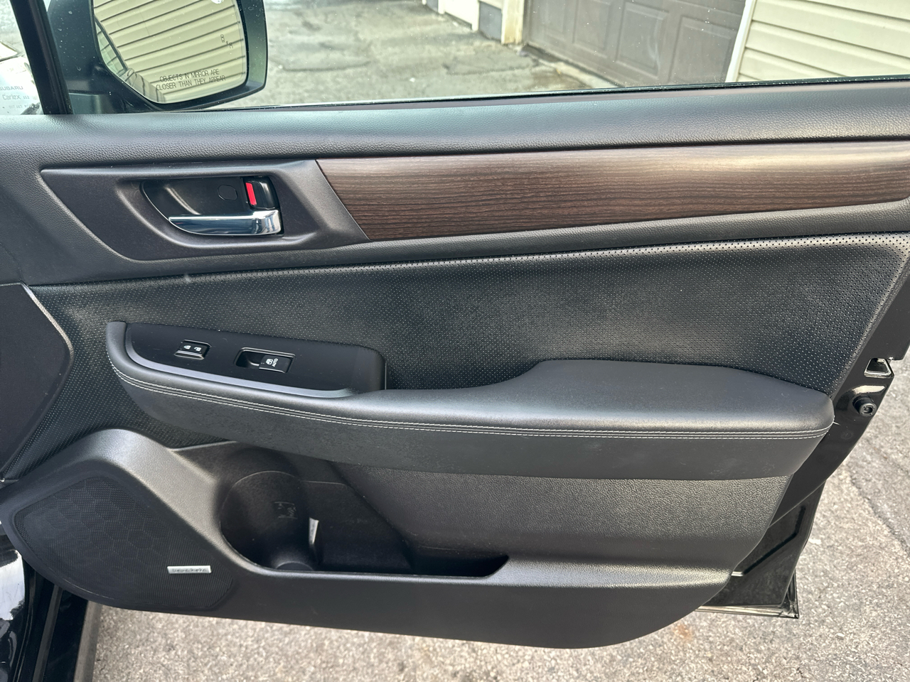 Subaru Legacy 4dr Sdn 2.5i Limited PZEV 2016