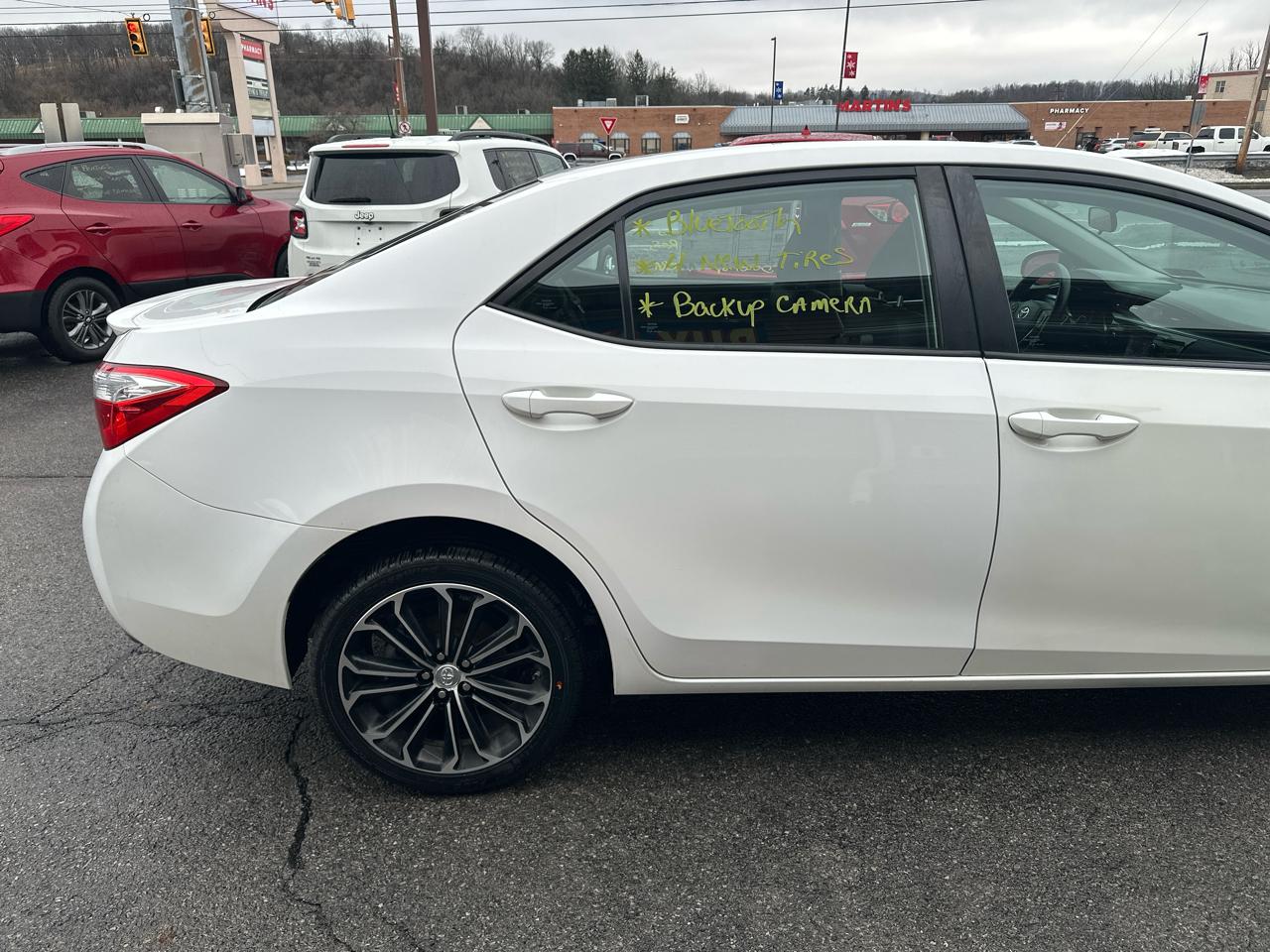 Toyota Corolla 4dr Sdn CVT LE Premium (Natl) 2015