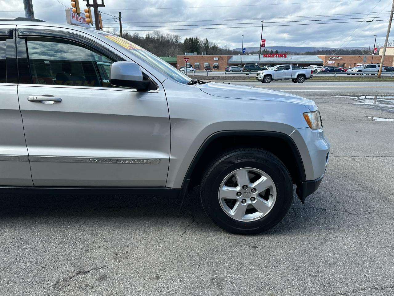 Jeep Grand Cherokee 4WD 4dr Laredo 2011