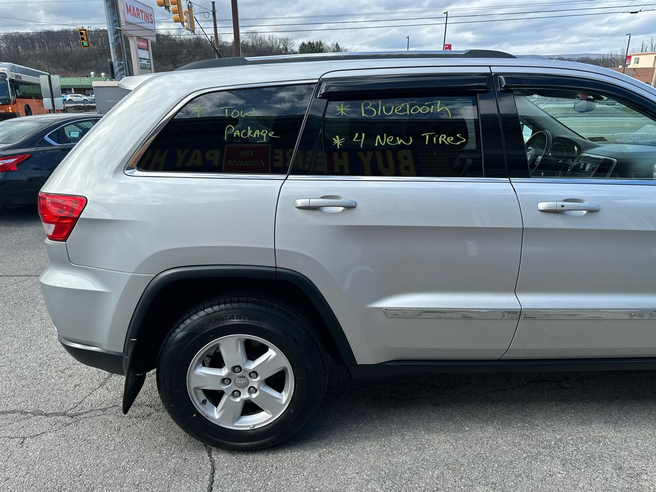 Jeep Grand Cherokee 4WD 4dr Laredo 2011