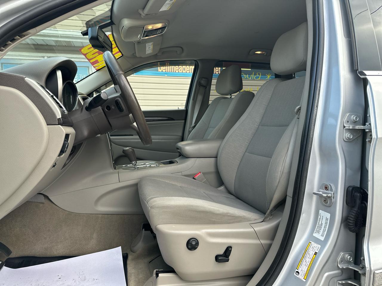 Jeep Grand Cherokee 4WD 4dr Laredo 2011