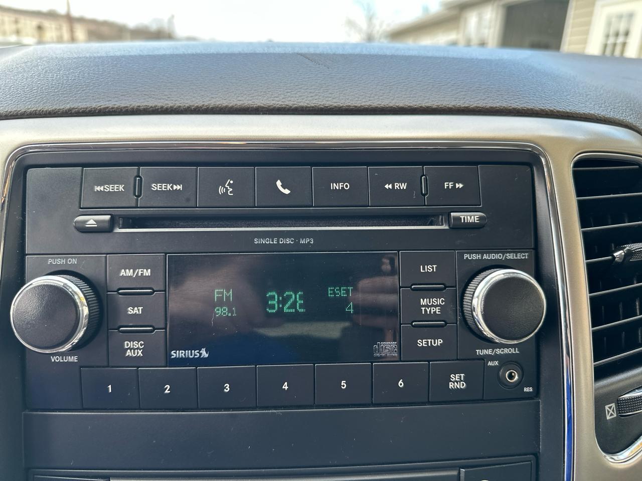 Jeep Grand Cherokee 4WD 4dr Laredo 2011