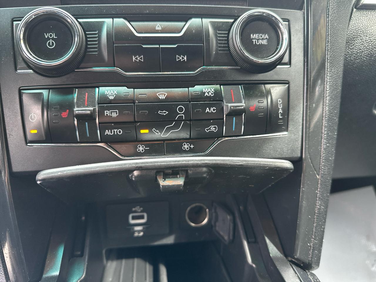 Ford Explorer 4WD 4dr XLT 2016