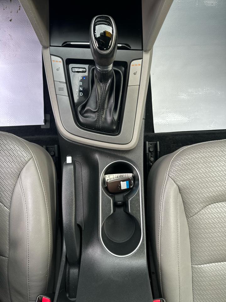Hyundai Elantra Limited 2.0L Auto PZEV (Ulsan) *Ltd Avail* 2017