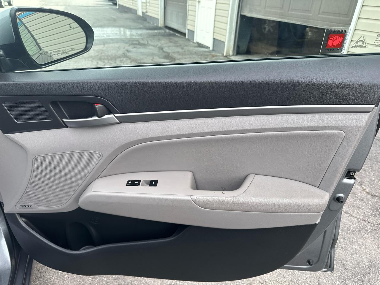 Hyundai Elantra Limited 2.0L Auto PZEV (Ulsan) *Ltd Avail* 2017