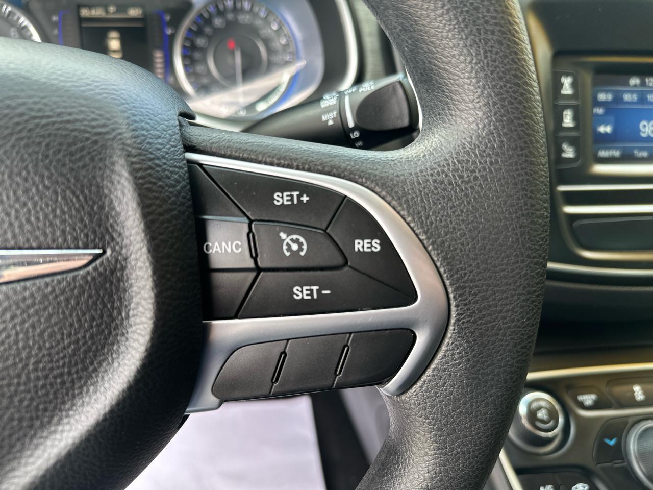 Chrysler 200 4dr Sdn Limited FWD 2015