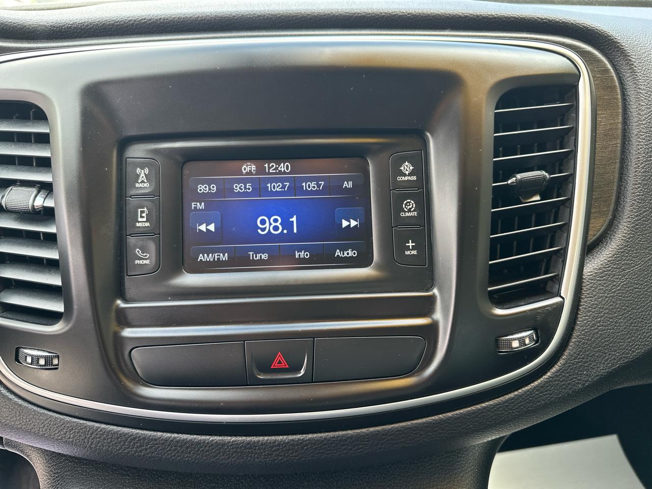 Chrysler 200 4dr Sdn Limited FWD 2015