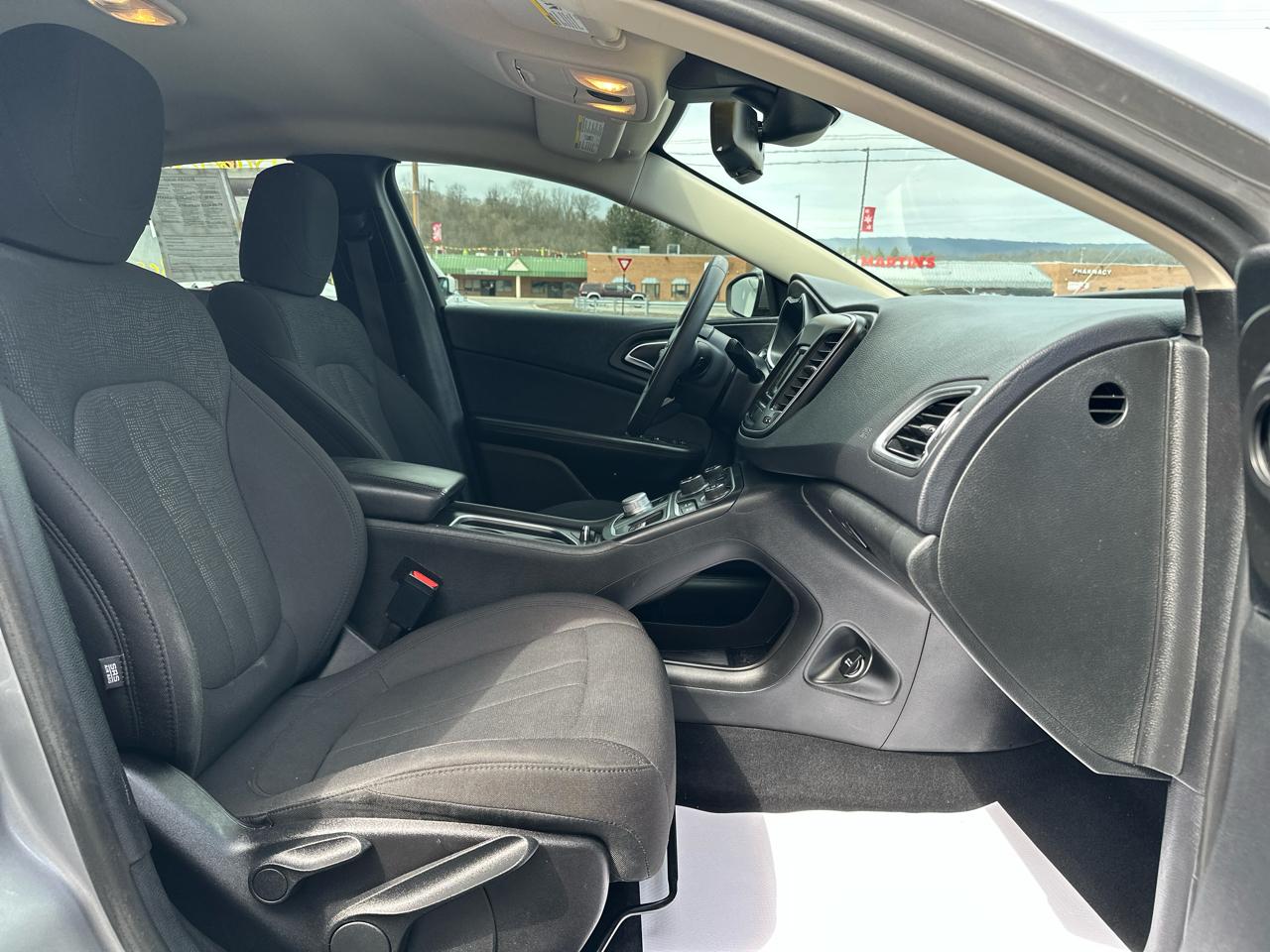 Chrysler 200 4dr Sdn Limited FWD 2015