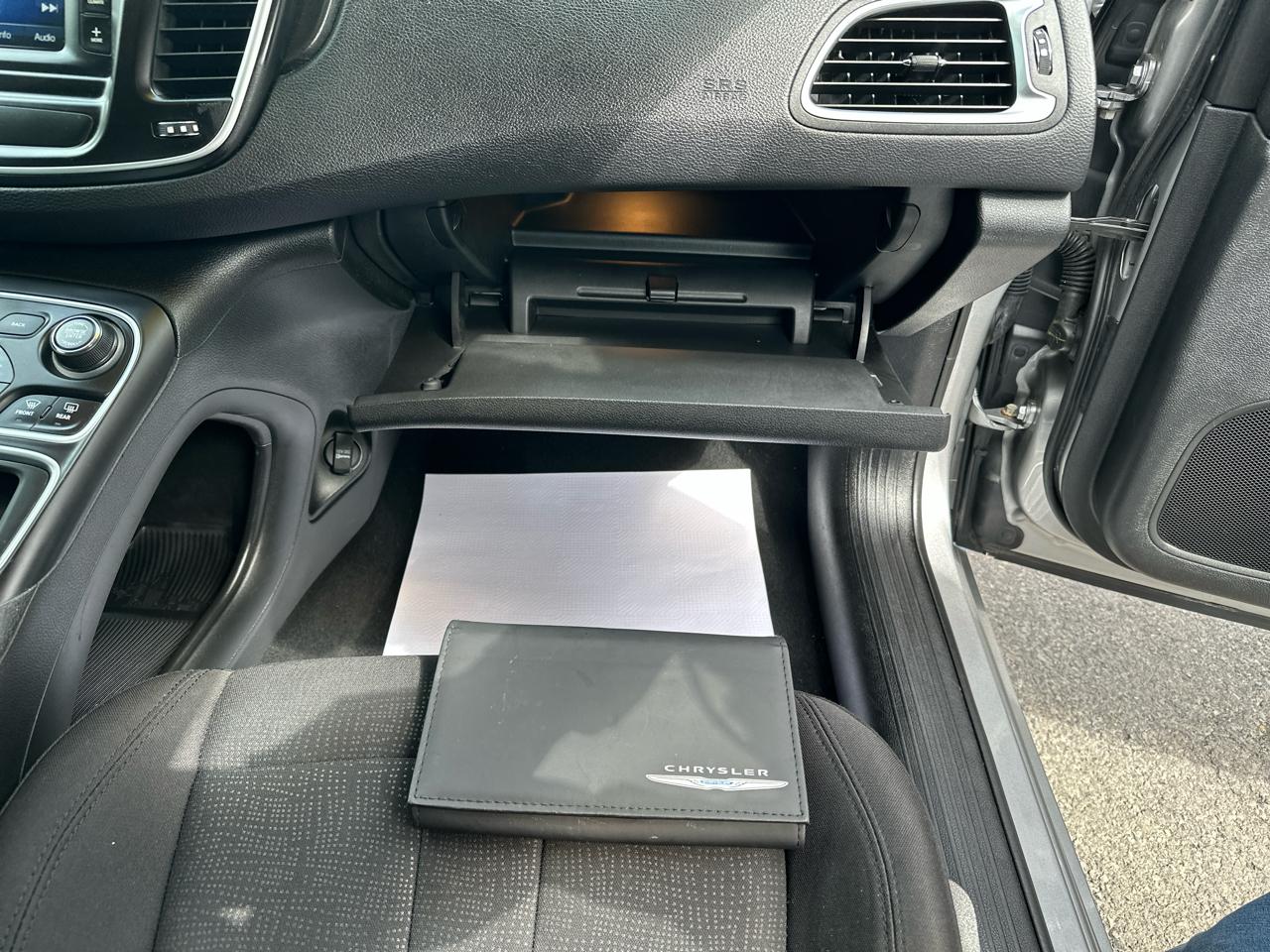 Chrysler 200 4dr Sdn Limited FWD 2015