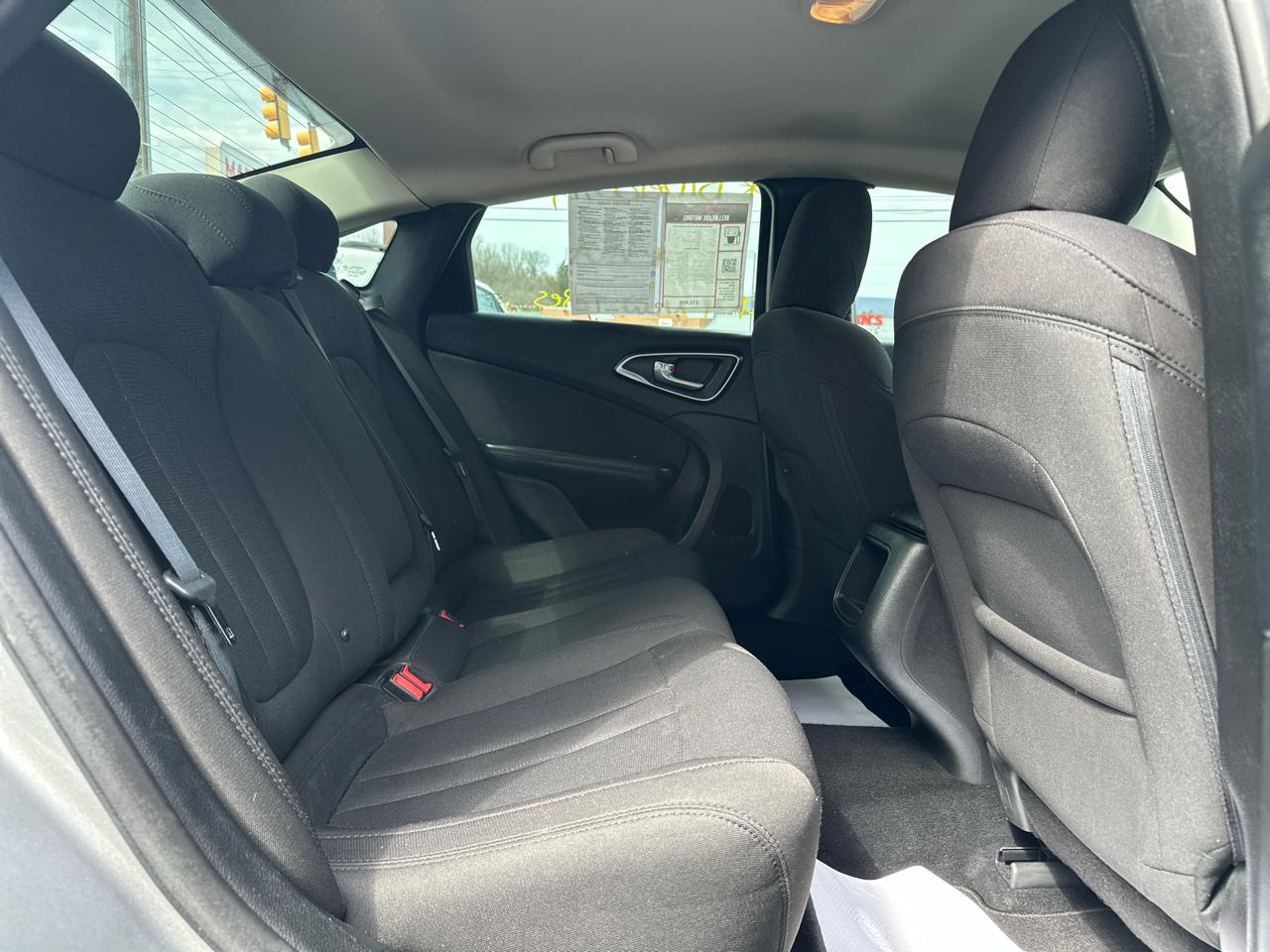 Chrysler 200 4dr Sdn Limited FWD 2015