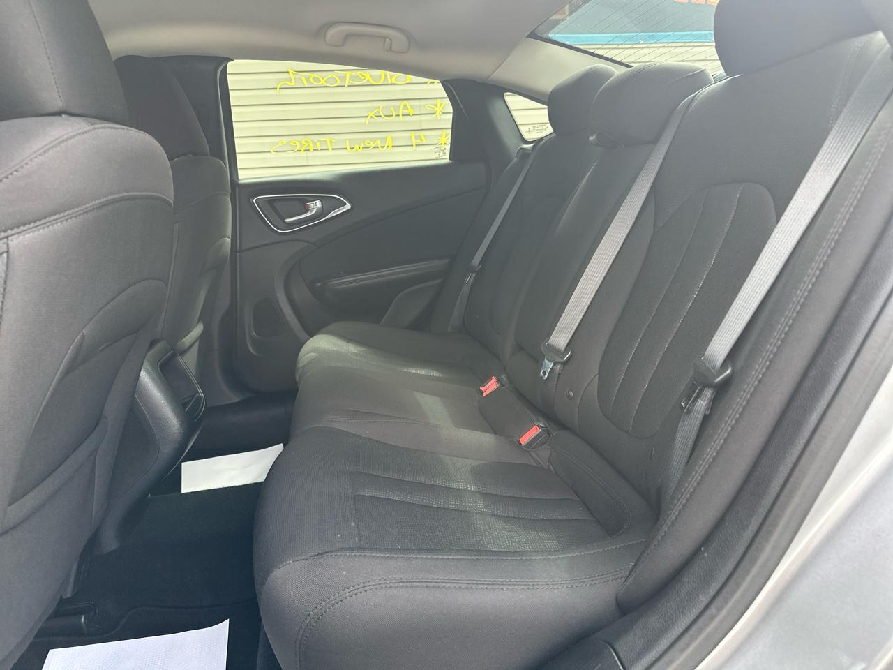 Chrysler 200 4dr Sdn Limited FWD 2015