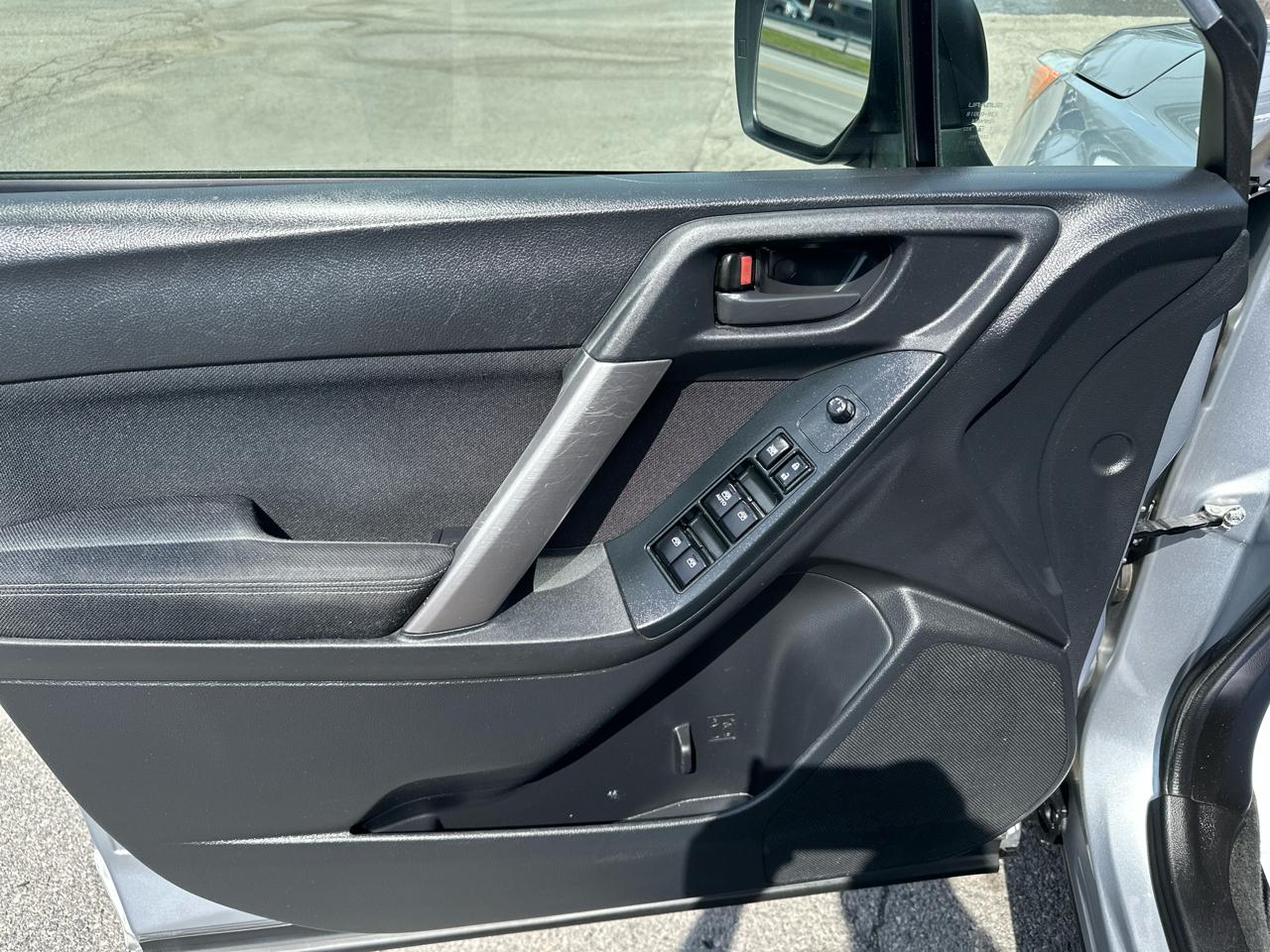 Subaru Forester 4dr CVT 2.5i PZEV 2015