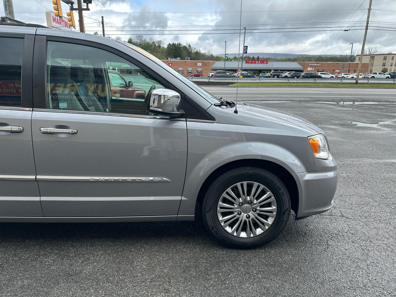 Chrysler Town & Country 4dr Wgn Touring-L 2013