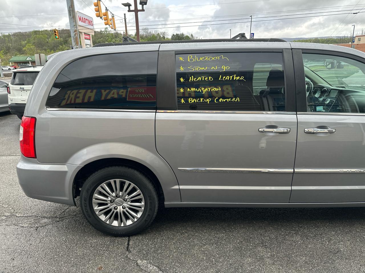 Chrysler Town & Country 4dr Wgn Touring-L 2013
