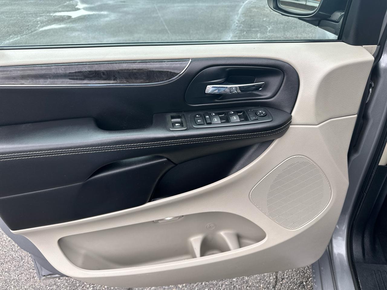Chrysler Town & Country 4dr Wgn Touring-L 2013